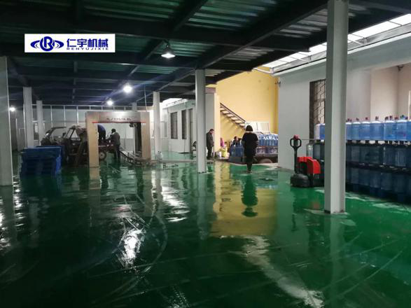 一套桶装水灌装设备多少钱？桶装水灌装乐动官方网站厂家这样回答