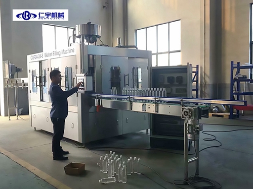 小瓶矿泉乐动官方网站